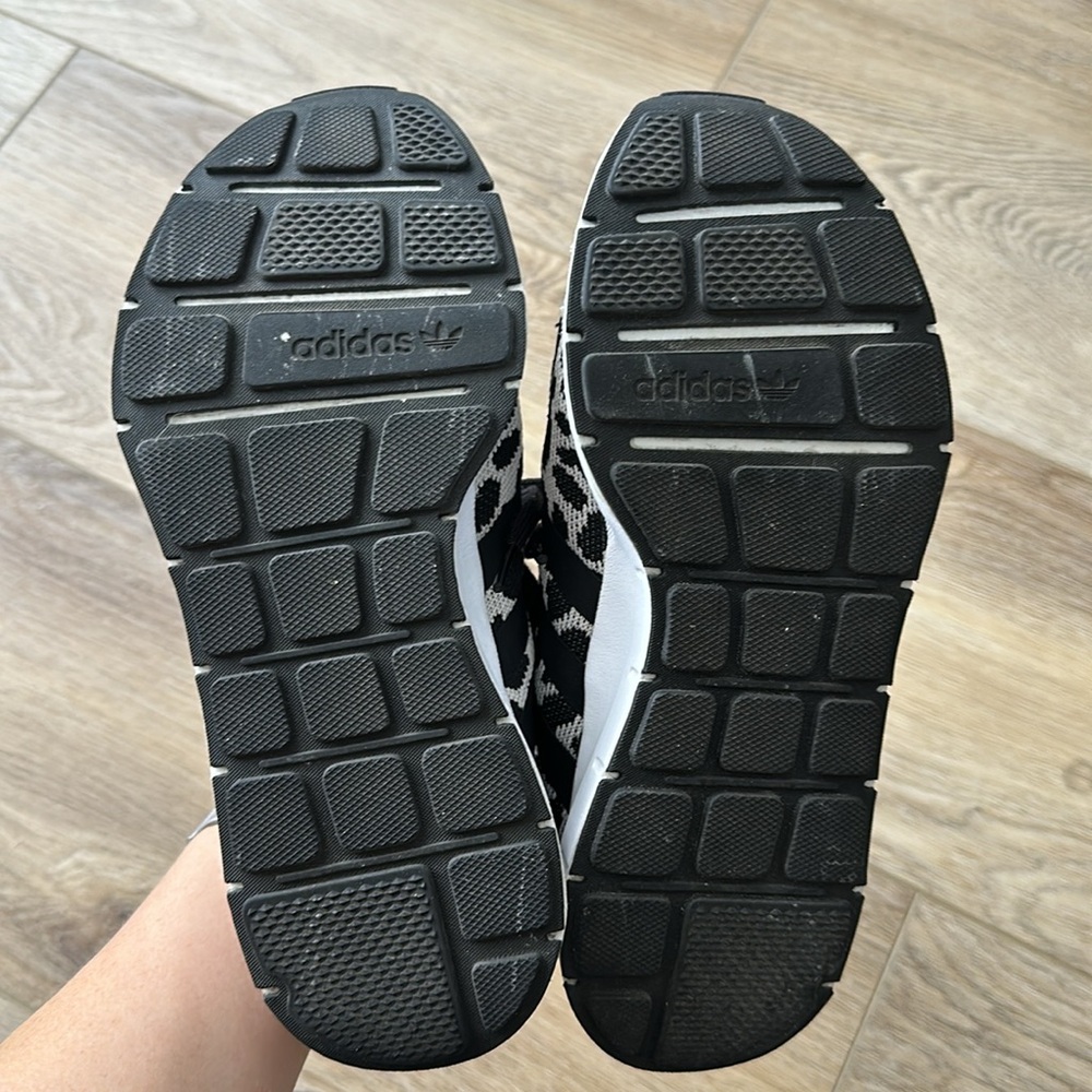 Adidas Swift Run Shoes - Picture 8 of 8